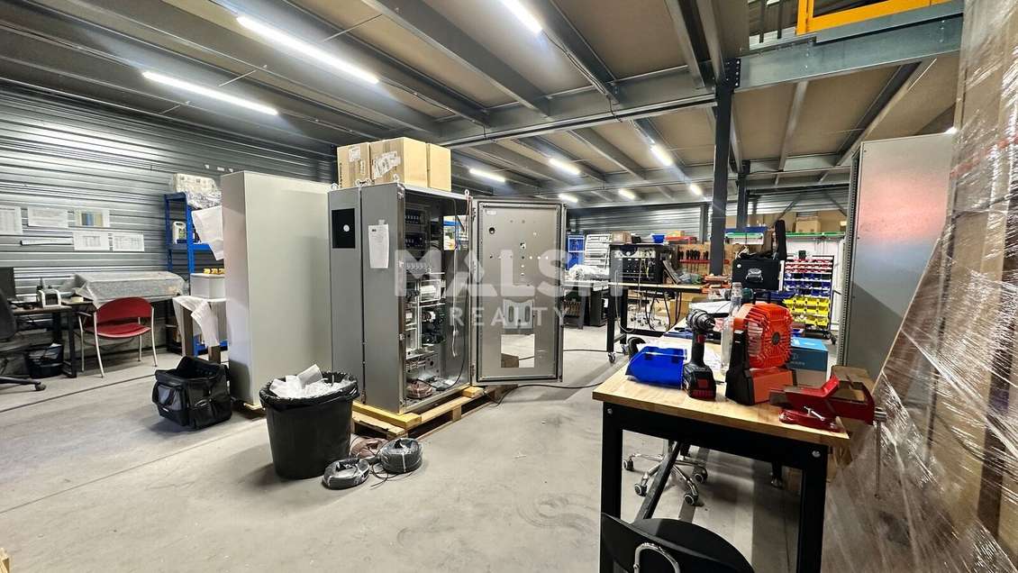 Local d'Activités à THEIZE - A LOUER - 200 m²