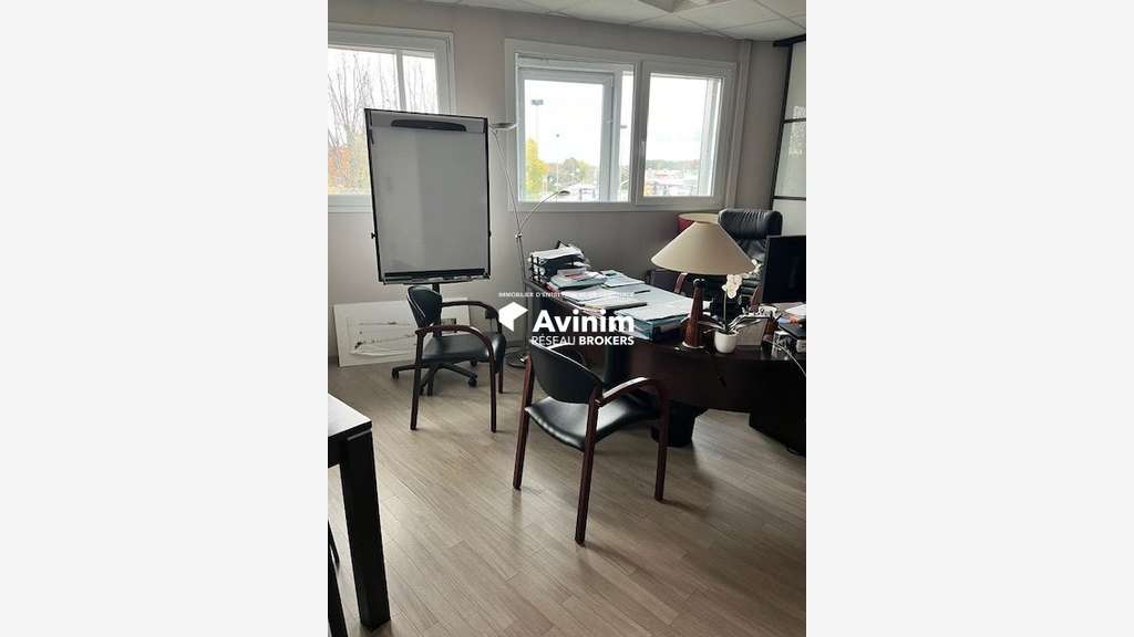Loue local professionnel 277m² centre cial Thoiry