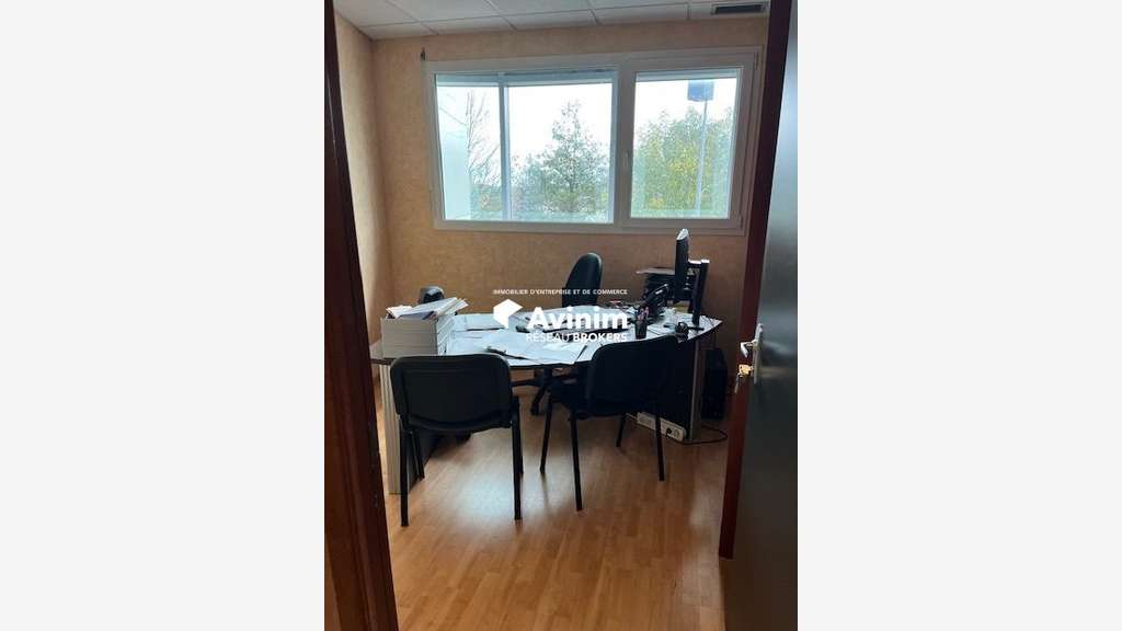 Loue local professionnel 277m² centre cial Thoiry