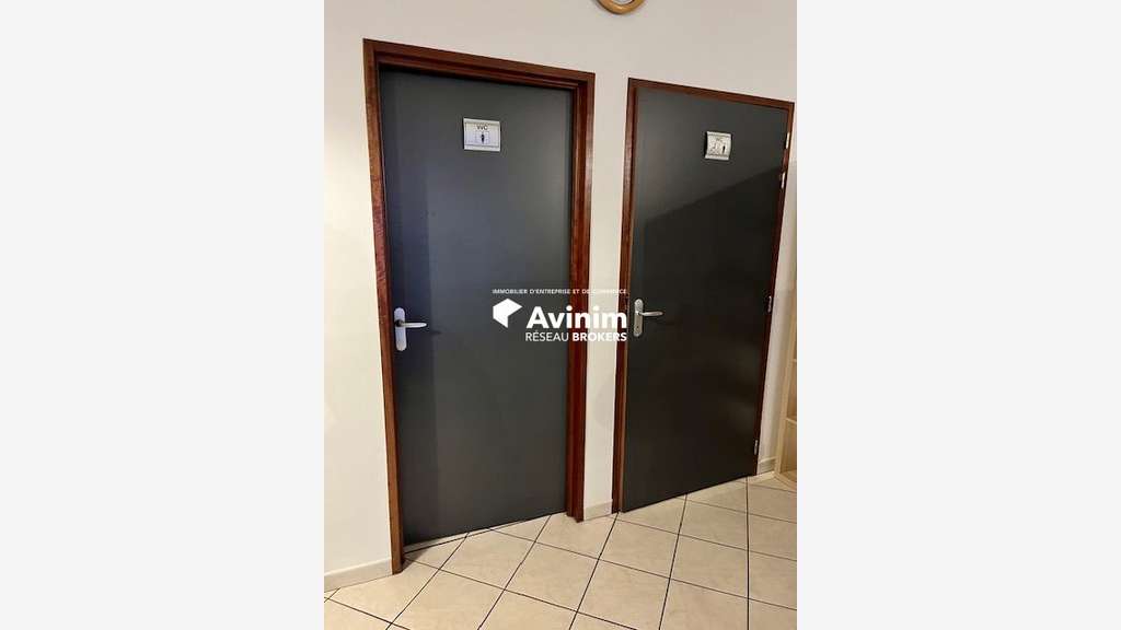 Loue local professionnel 277m² centre cial Thoiry