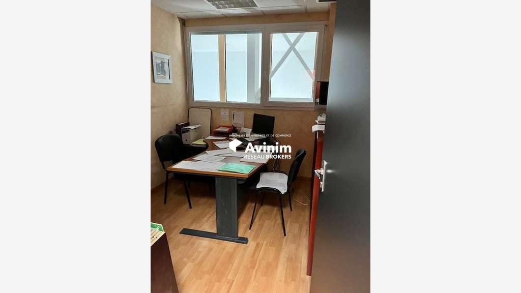 Loue local professionnel 277m² centre cial Thoiry