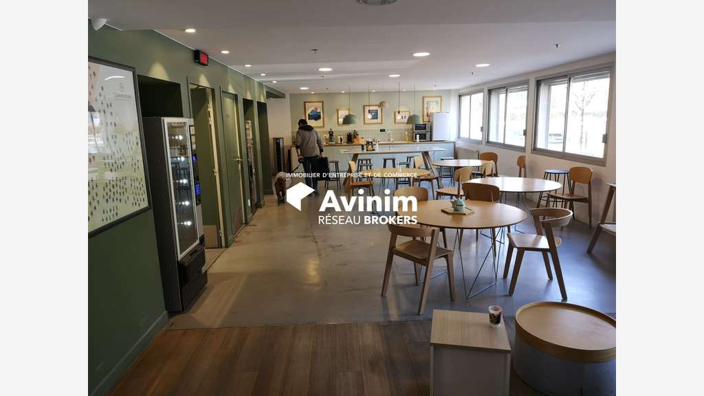 A louer bâtiment 5245m² empl stratégique à Thônes