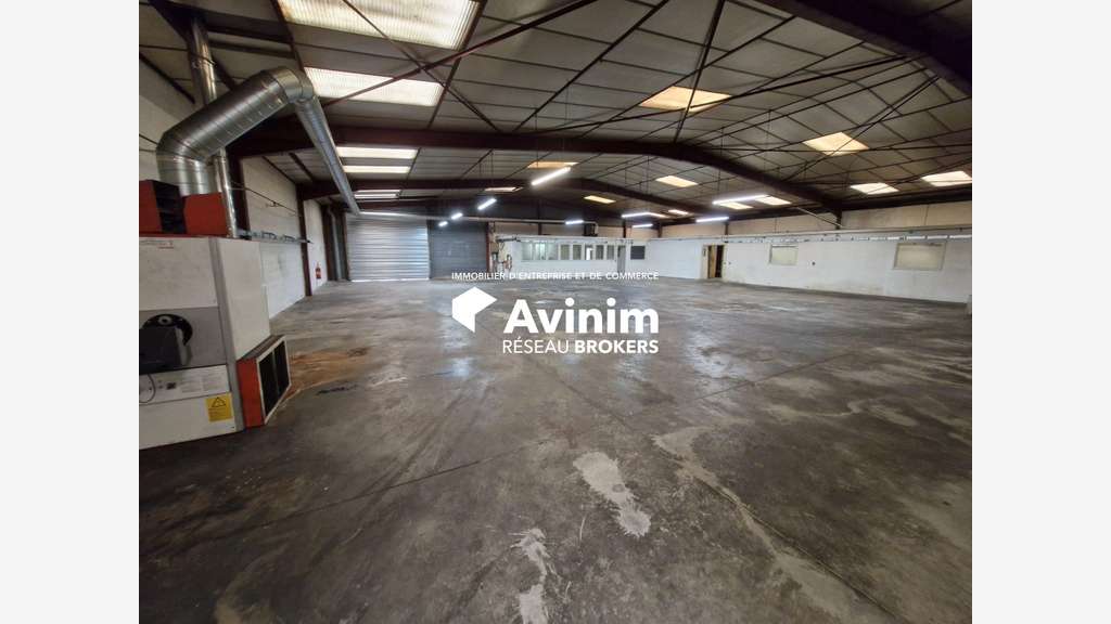 A louer local activité 700m² à Thorigny-sur-Marne