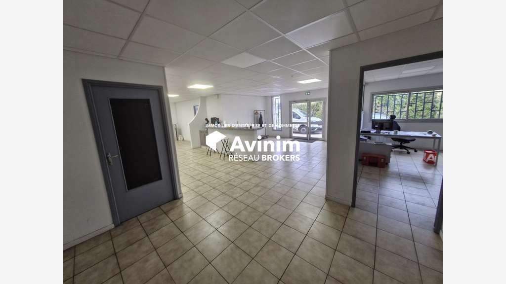 A louer local activité 700m² à Thorigny-sur-Marne