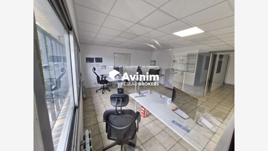 A louer local activité 700m² à Thorigny-sur-Marne