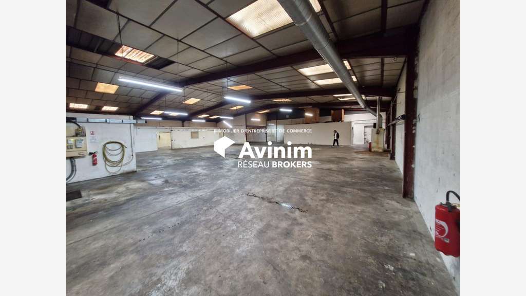 A louer local activité 700m² à Thorigny-sur-Marne