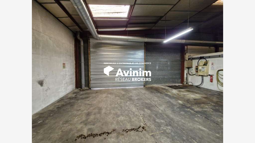 A louer local activité 700m² à Thorigny-sur-Marne