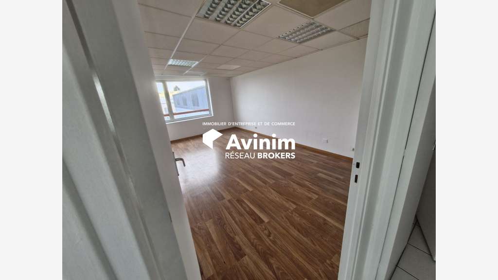 A louer bâtiment 1146m² Thorigny-sur-Marne A104/A4