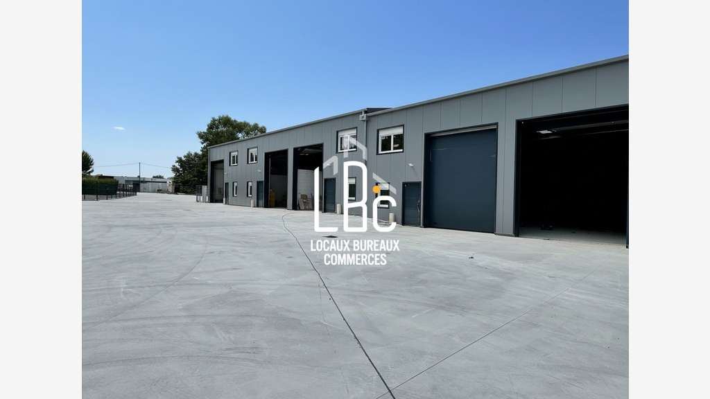 Local activité neuf 338m² à louer à Thouaré/Loire