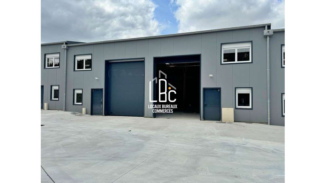 Local activité neuf 338m² à louer à Thouaré/Loire