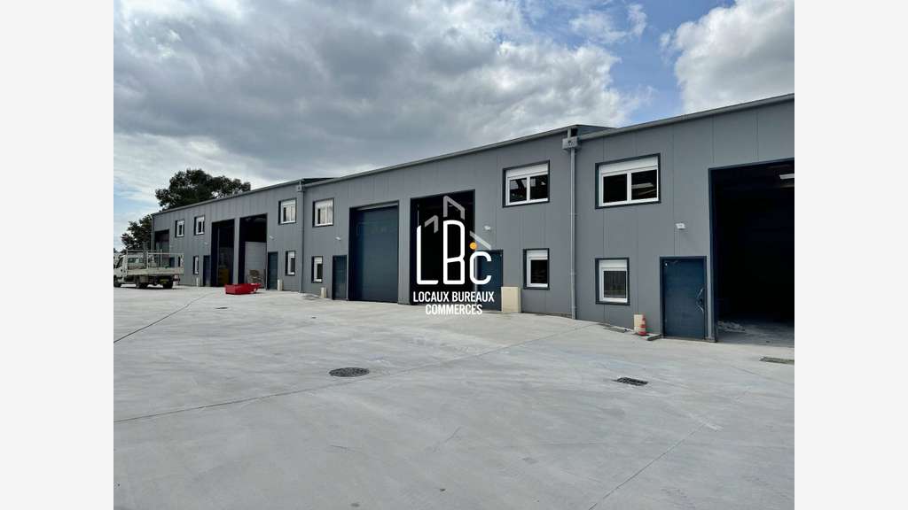 Local activité neuf 338m² à louer à Thouaré/Loire