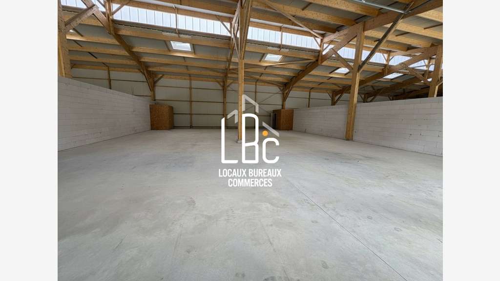 Local activité neuf 338m² à louer à Thouaré/Loire