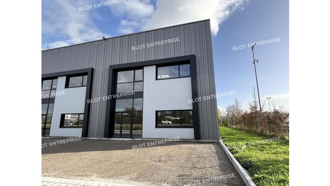 A louer locaux d'activités 318m² Thouare sur Loire