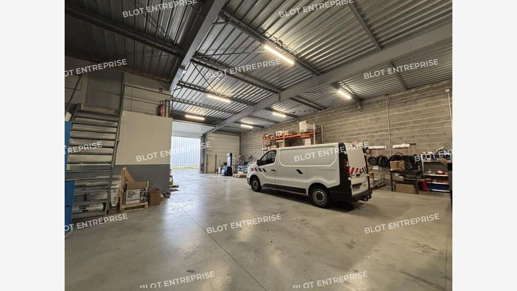 A louer locaux d'activités 456m² Thouaré-sur-Loire