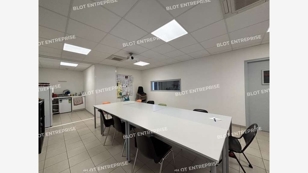 A louer locaux d'activités 456m² Thouaré-sur-Loire