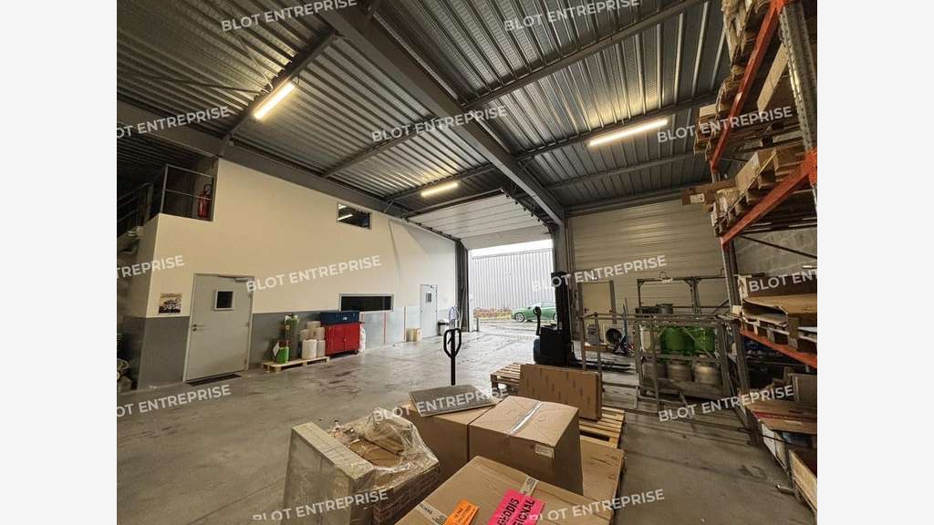 A louer locaux d'activités 456m² Thouaré-sur-Loire