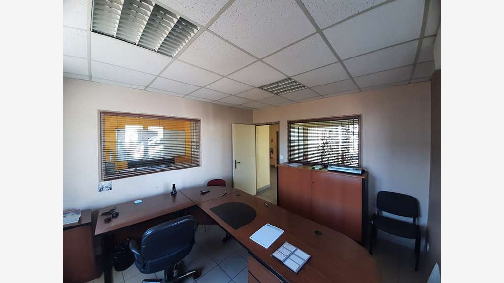 A louer local d'activité 635m² à Nantes Est