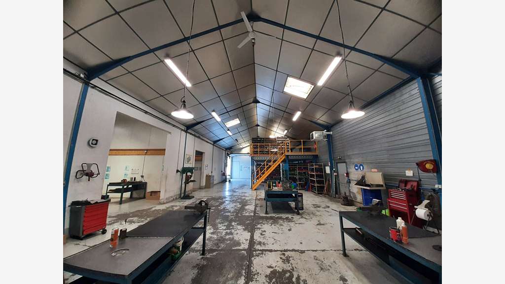 A louer local d'activité 635m² à Nantes Est