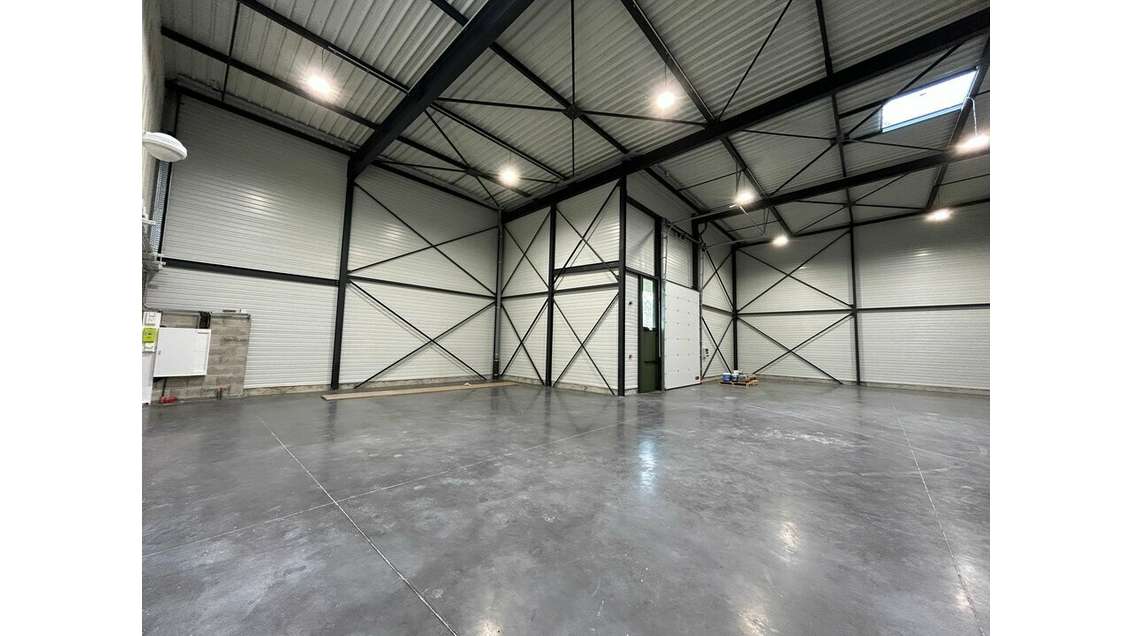 À louer local d'activité 293m² ZA de Thurins