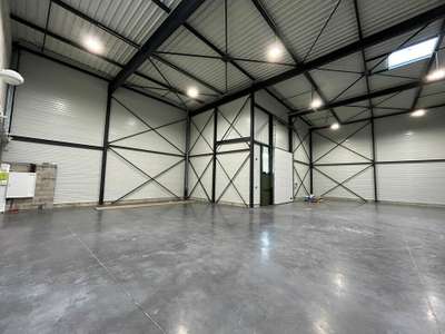 À louer local d'activité 293m² ZA de Thurins