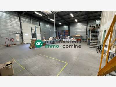 A louer local 1200m² sur 1 800m² à Tiercé