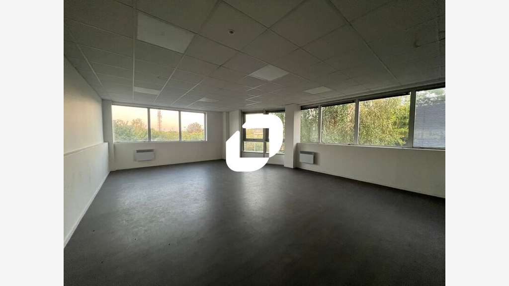 A louer Local d'activité 700m² Tigery