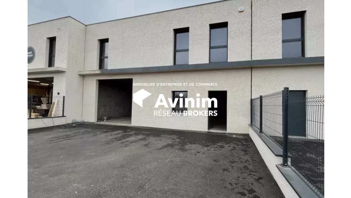 A louer local d'activité 186m² mezzanine à Tignieu