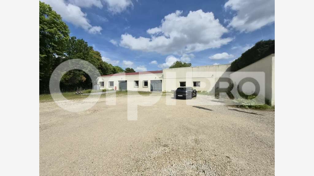 Local d'activité 620m² à louer à Tinqueux
