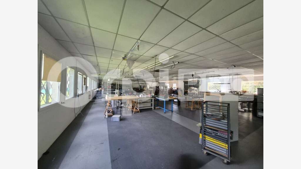 Local d'activité 620m² à louer à Tinqueux