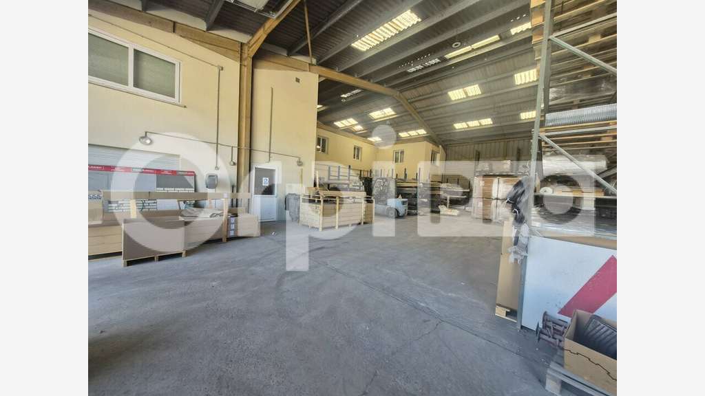 Local d'activité de 3400m² à louer à Tinqueux