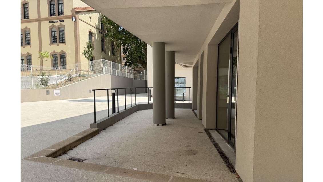Location local commercial 112m² à Toulon