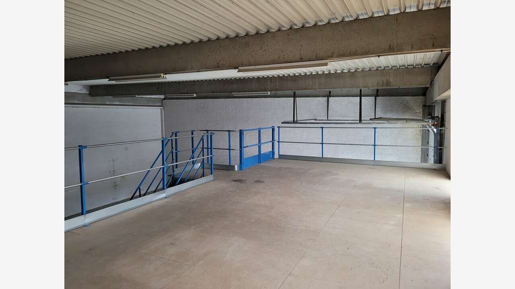 Location local 228m² à Toulouse Sud Ouest Thibaud