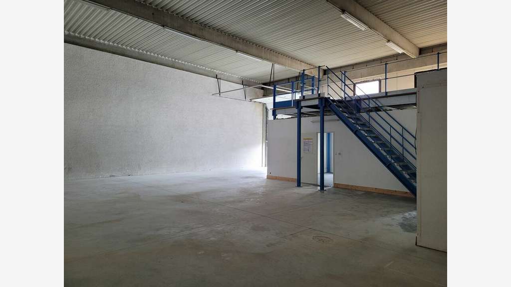 Location local 228m² à Toulouse Sud Ouest Thibaud