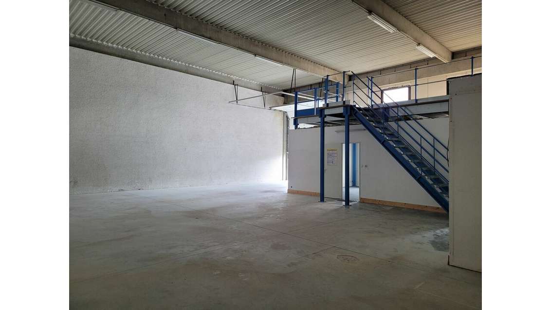 Location local 228m² à Toulouse Sud Ouest Thibaud