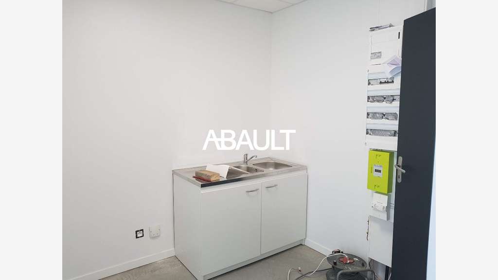 Local d'activité 304m² à louer Toulouse ZA Thibaud