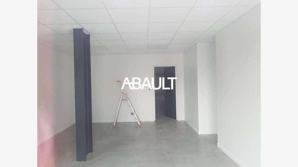 Local d'activité 304m² à louer Toulouse ZA Thibaud