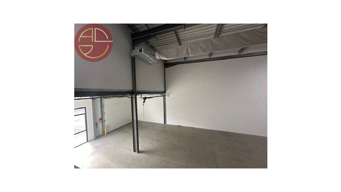 Entrepôt 296m² à Toulouse Sud Ouest Thibaud