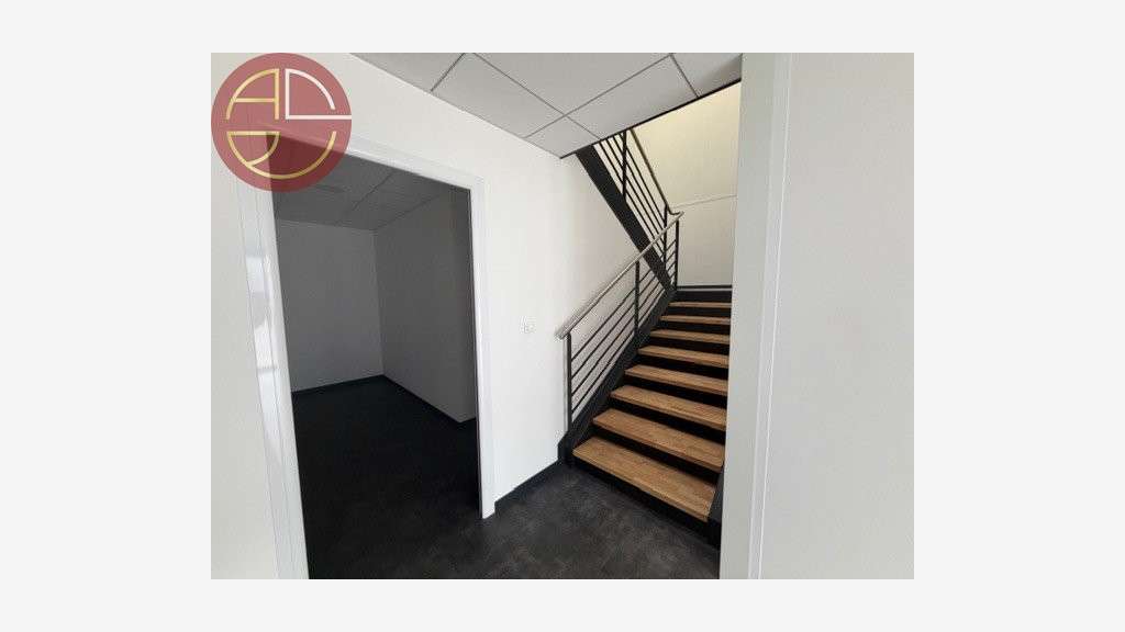 Loue entrepôt 360m² Toulouse S-O zone Thibaud