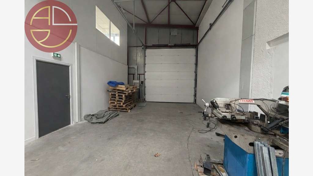Loue entrepôt 360m² Toulouse S-O zone Thibaud