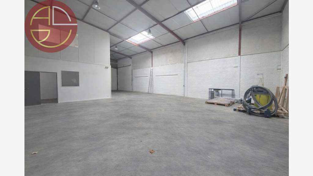 Loue entrepôt 360m² Toulouse S-O zone Thibaud
