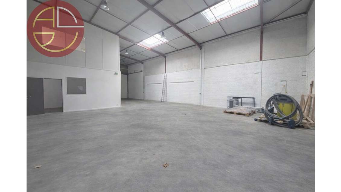 Loue entrepôt 360m² Toulouse S-O zone Thibaud