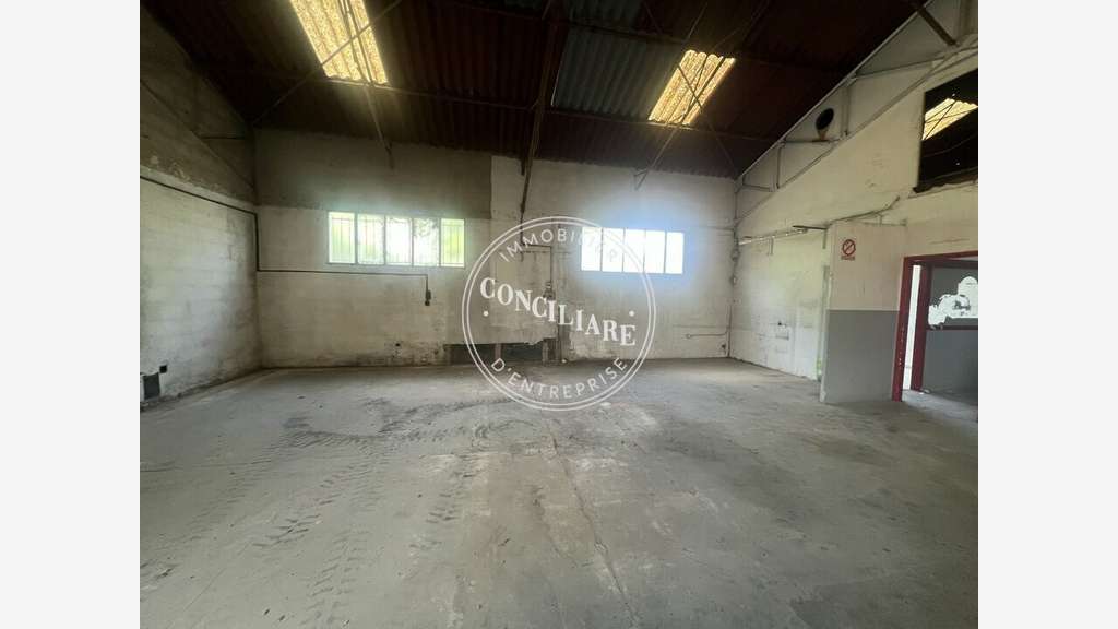 A louer entrepôt 330m² Toulouse Saint Exupéry