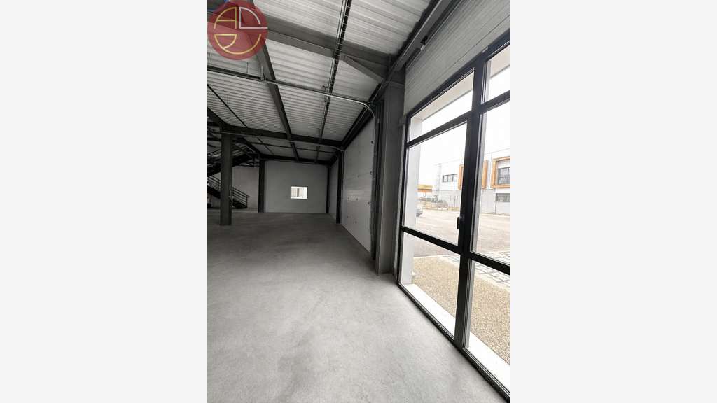 A louer entrepôt 296m² Toulouse Sud Ouest Thibaud