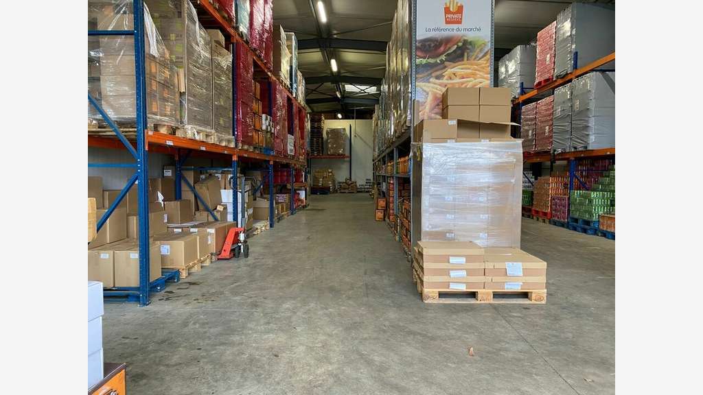 Loue entrepôt 710m² à Toulouse Nord-Est Sesquières