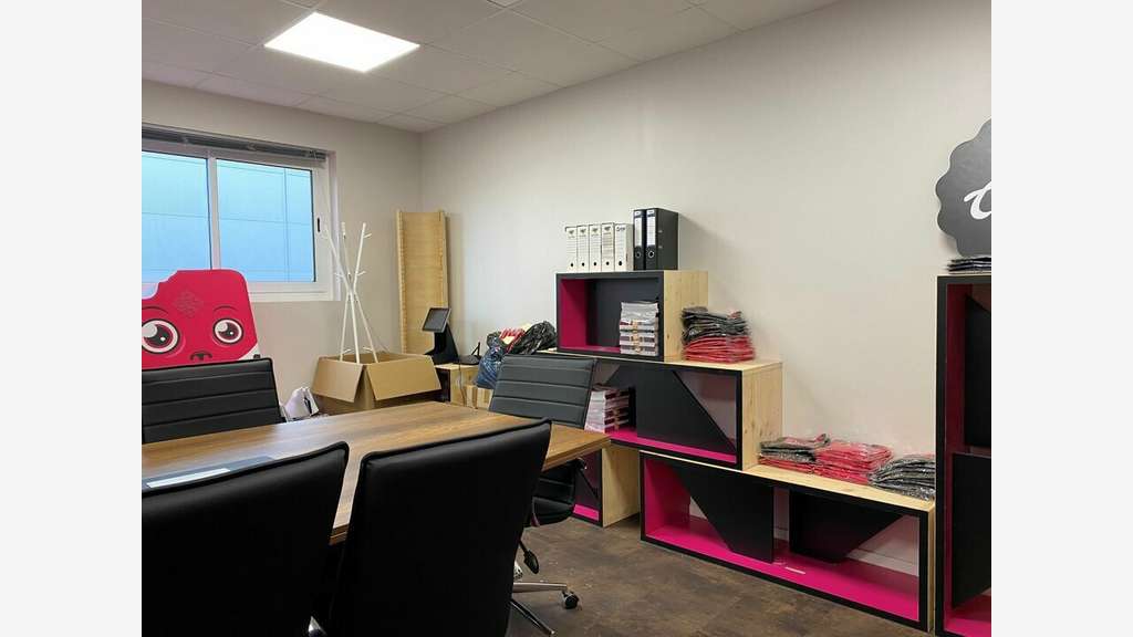 Loue entrepôt 710m² à Toulouse Nord-Est Sesquières