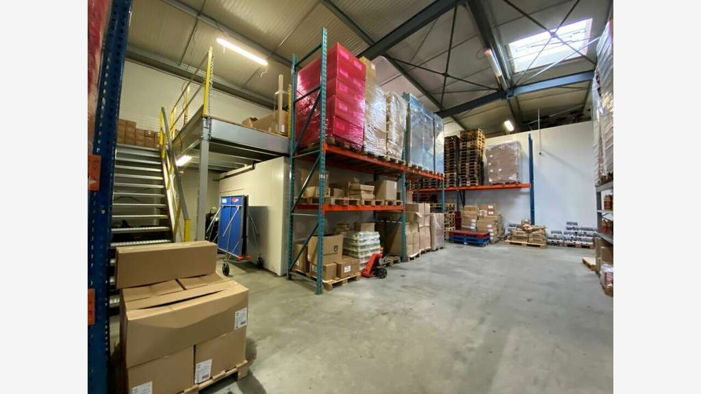 Loue entrepôt 710m² à Toulouse Nord-Est Sesquières