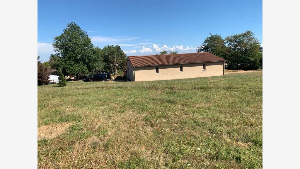 Entrepôt 245m² sur 2200m² à louer à Tournus