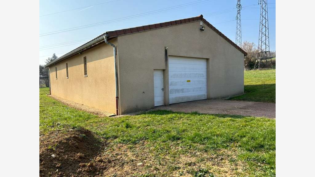 Entrepôt 245m² sur 2200m² à louer à Tournus