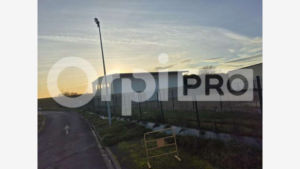 A louer entrepôt 261m² sur 900m² à Tours-sur-Marne