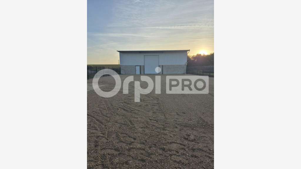 A louer entrepôt 261m² sur 900m² à Tours-sur-Marne